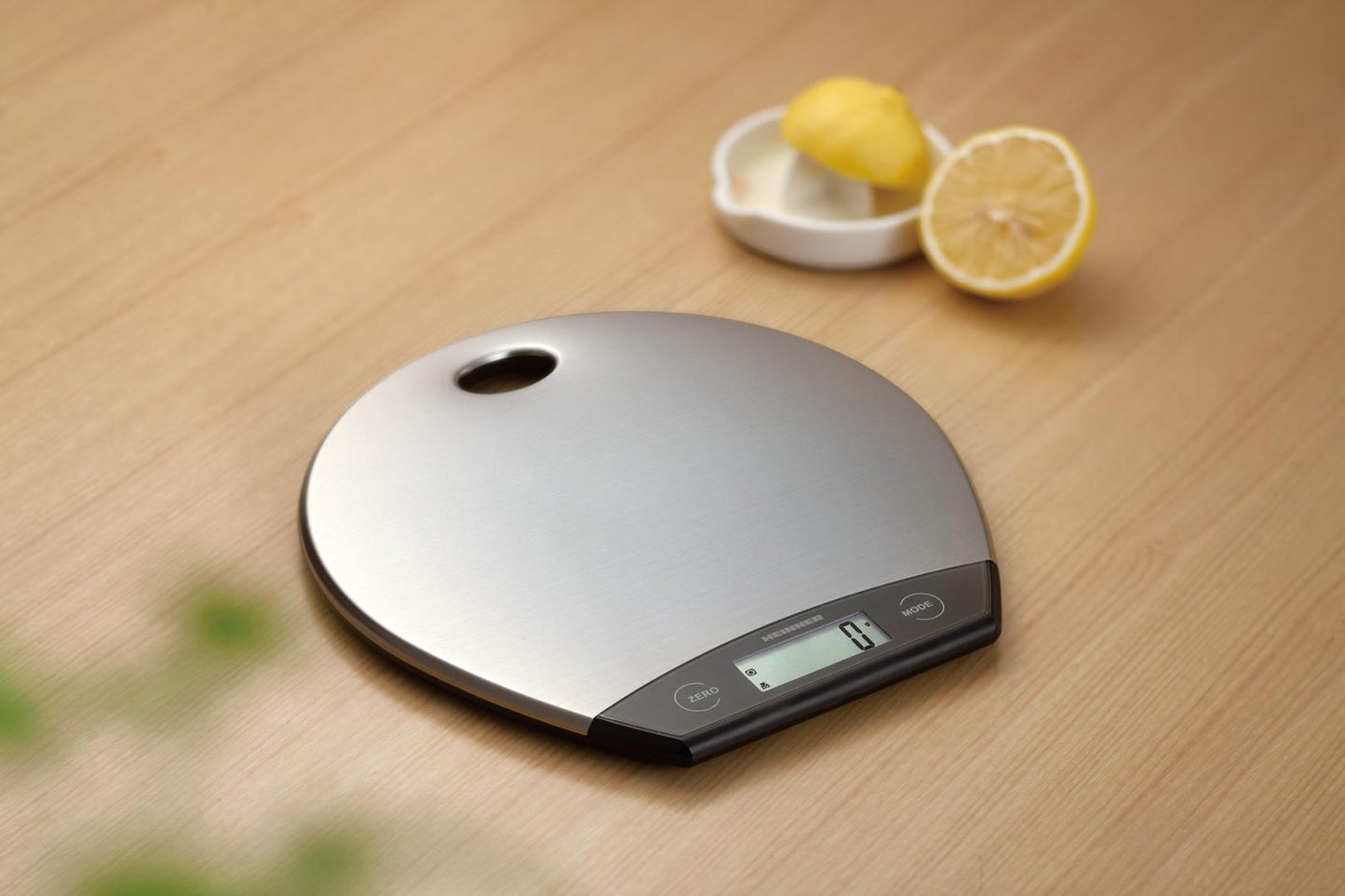 Cantar de bucatarie Heinner HKS-5RSS, 5kg, platforma inox, display lcd, control touch, gradare: 1g, functie Cantarire lichide, design pentru depozitare verticala, baterii: 1 x cr2032 (inclus)