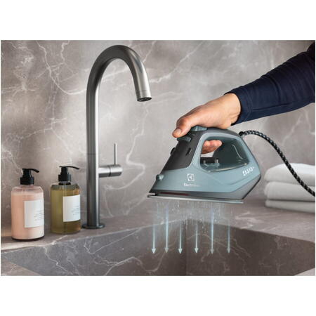 Fier de calcat Electrolux Easyline E5SI2-6OG, 2400 W, jet abur 110 g, abur variabil 0-26 g/min, rervor apa 250ml, talpa ceramica, functie de autocuratare, led indicator caldura reziduala, verde oceanic/gri