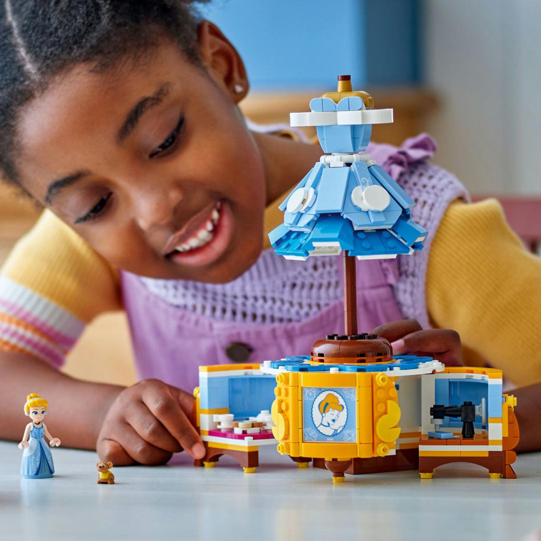 Rochia Cenusaresei, Lego 43266