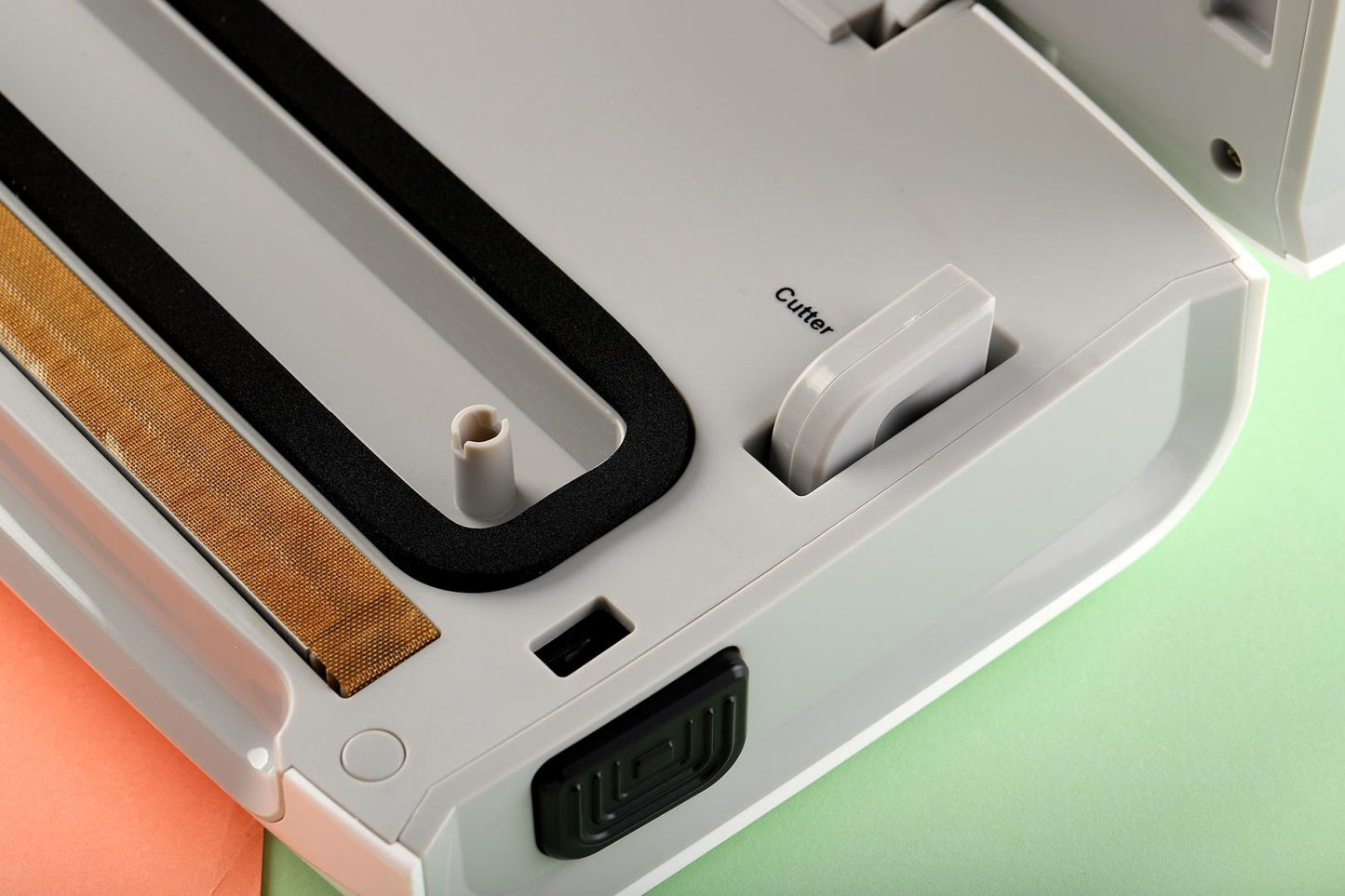 Aparat de vidat si sigilat Heinner HAV-140WH, vidare uscata/ umeda, functie marinare, sistem racire banda sigilare, furtun pentru caserole, mini-cutter incorporat, comptaibil cu pungi latime 30 cm, capacitate vidare: 7-8 l/ min, 0.6 bar, 140W, alb