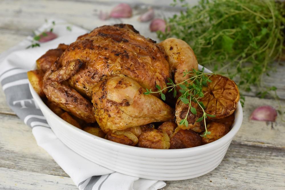 Friteuza cu aer cald Heinner Aifryer Crystal Clear HAF-B2000FB, gatire fara ulei, 2000W, capacitate cos 4.5L, capacitate cuptor 11L, 8 programe, 3 rafturi pentru preparare cu aer cald, afisaj digital, tija rotisor, termostat reglabil: 30-200˚C