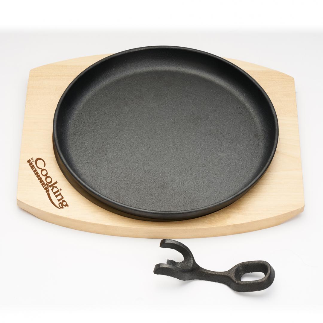 Platou Servire Rotund , 22 Cm , Fonta Pura, Cu Maner Detasabil Si Baza Din Lemn, Cooking By Heinner