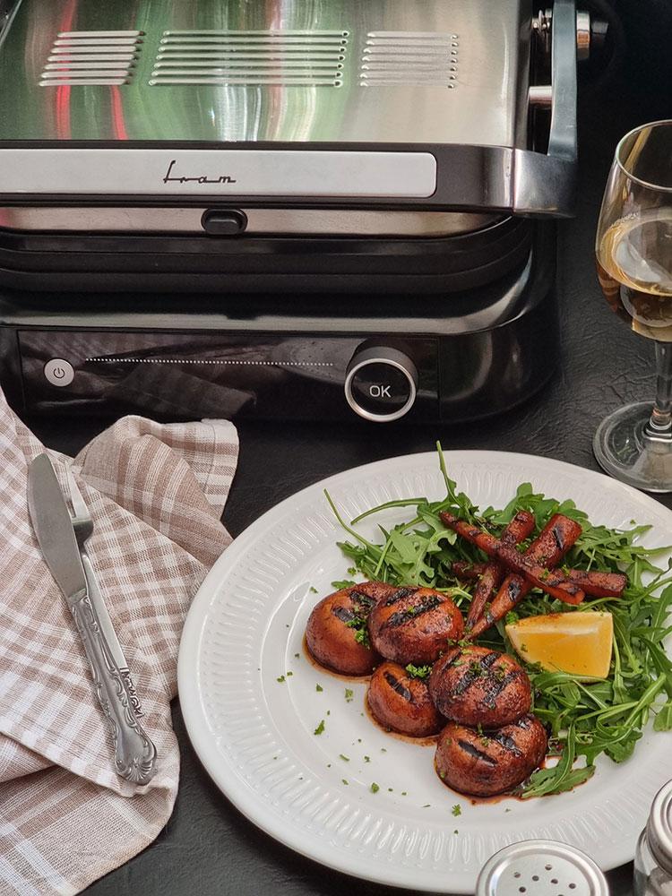 Gratar electric FRAM FEG-2100SSBK, 2100W, deschidere 180˚, placi detasabile, 7 programe presetate + manual, senzori pentru detectare grosime, temperatura reglabila, dimensiuni placi: 31.3 x 24.4cm, Argintiu