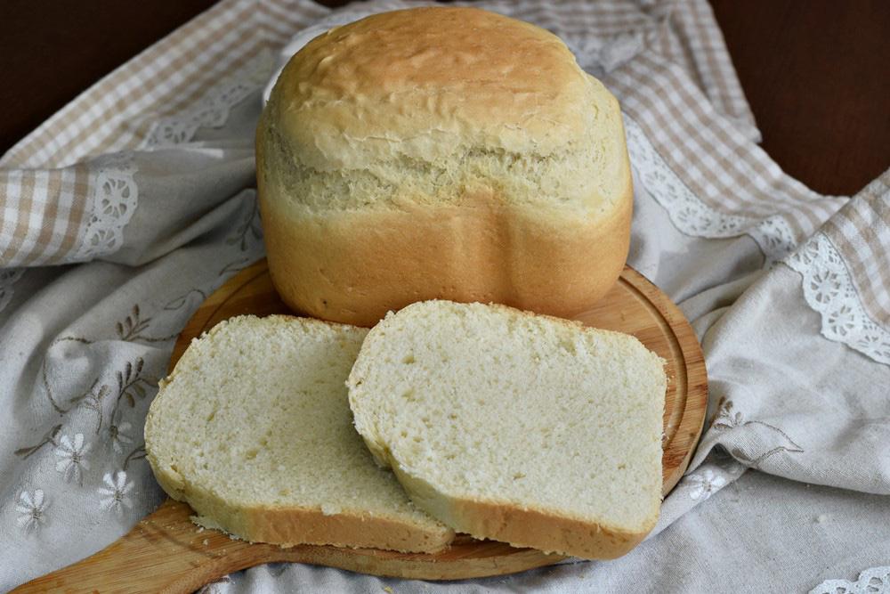 Masina de paine FRAM FBM-900BK, 550W, capacitate 700-1000g, 12 programe, functie mentinere la cald 30 min, Negru