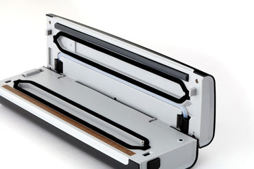 Aparat de vidat si sigilat Heinner Food Power 130 HAV-130BKSS, vidare si sigilare, vidare uscata/ umeda, rola pungi inclusa 20x200 cm, mini-cutter incorporat, compatibil cu pungi latime 30 cm, capacitate vidare 6 l/ min, 0.58 bar, 130W, argintiu