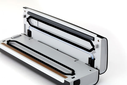 Aparat de vidat si sigilat Heinner Food Power 130 HAV-130BKSS, vidare si sigilare, vidare uscata/ umeda, rola pungi inclusa 20x200 cm, mini-cutter incorporat, compatibil cu pungi latime 30 cm, capacitate vidare 6 l/ min, 0.58 bar, 130W, argintiu