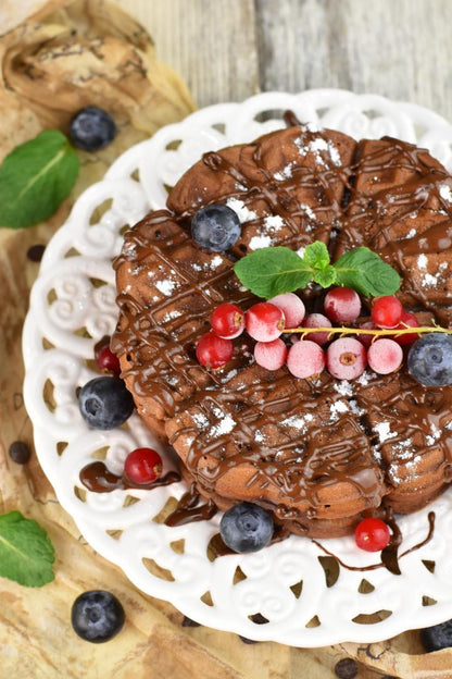 Aparat de facut gofre/vafe Heinner Copper Crown HWF-1000CR, 1000W, buton reglare temperatura, placi cu invelis antiaderent, plite gofre: 13.97 cm, negru/aramiu