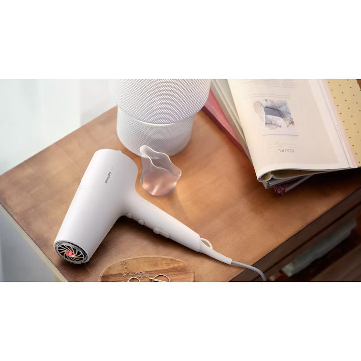 Uscator de par Philips BHD500/00, 2100W, tehnologie ThermoShield, ingrijire cu ioni, 2 setari de viteza, 3 setari de temperatura, cap de coafare 14 mm, Alb