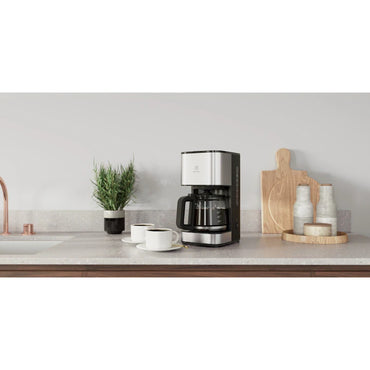 Cafetiera Electrolux Create 3 E3CM1-3ST, 1080 W, 1,25l, cana din sticlă borosilicată, filtru mărimea 4, inox / plastic negru