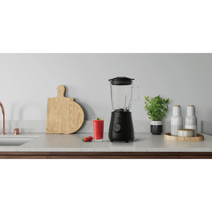 Blender Electrolux E3TB1-4GG, 500W, 1,5 l, 2 viteze + Pulse, 4 lame inox, cana sticla termo-rezistenta, negru